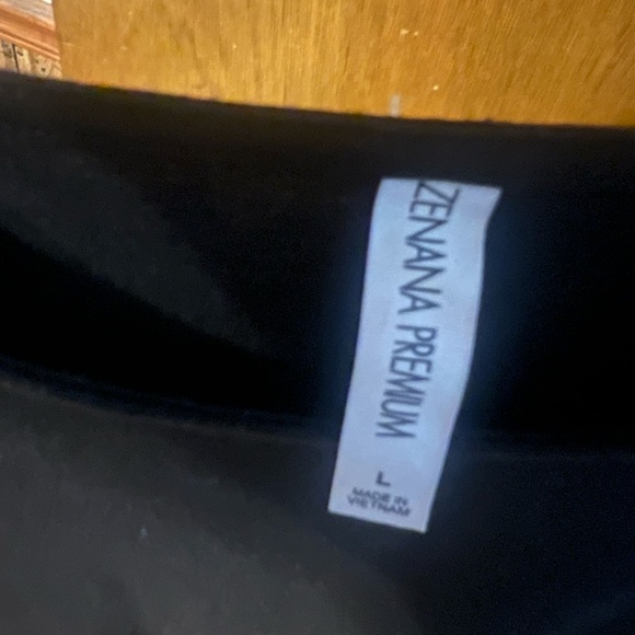 Zenana Outfitters Black Top - Picture 3 of 3